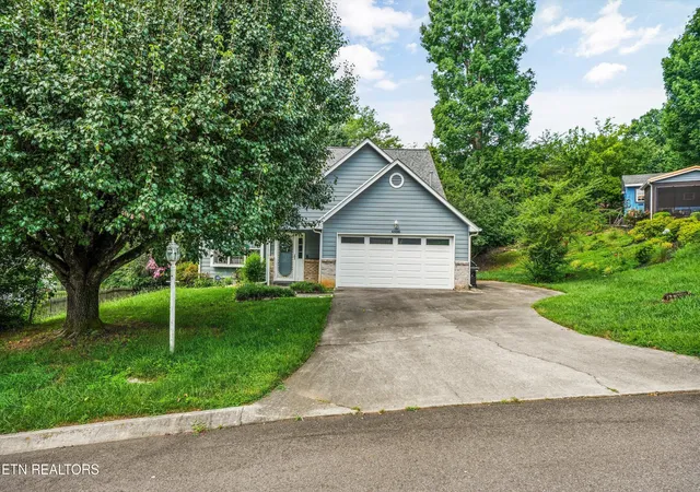Photo 3 of Single family home for sale at 4506 Kinlock Ln, Knoxville, TN 37921 | MLS# 1349656 | Listing updated on 2026-08-09