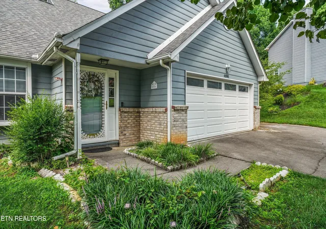 Photo 3 of Single family home for sale at 4506 Kinlock Ln, Knoxville, TN 37921 | MLS# 1349656 | Listing updated on 2026-08-09
