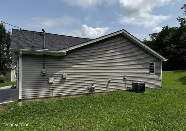 Photo 3 of Single family home for sale at 5000 Cattail Ln, Corryton, TN 37721 | MLS# 1349777 | Listing updated on 2026-09-14