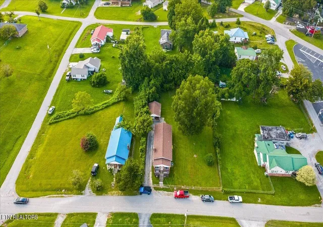 37th image of 1008 W Walden St, La Follette, TN 37766 | MLS# 1349693