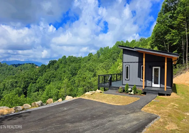 Photo 3 of Single family home for sale at 2608 Mountain Blvd, Sevierville, TN 37876 | MLS# 1349797 | Listing updated on 2026-10-10