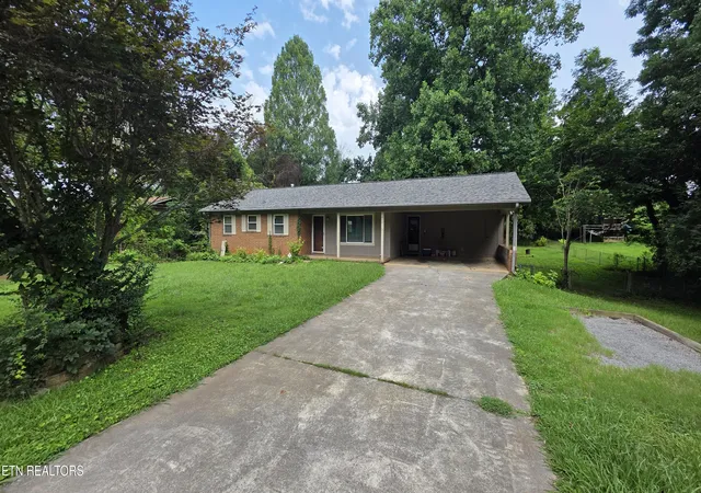 Photo 2 of Single family home for sale at 617 Greenwich Dr, Maryville, TN 37803 | MLS# 1349816 | Listing updated on 2026-09-02