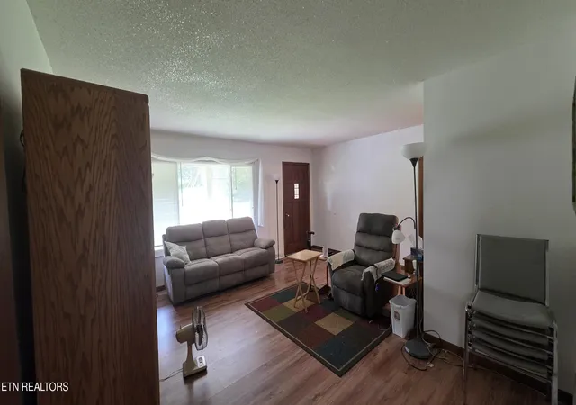 Photo 4 of Single family home for sale at 617 Greenwich Dr, Maryville, TN 37803 | MLS# 1349816 | Listing updated on 2026-09-02