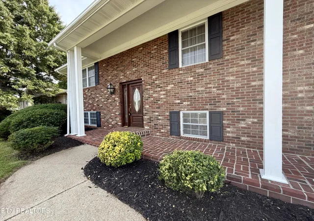 Photo 3 of Sale Pending at 7715 Windsong Rd, Powell, TN 37849 | MLS# 1349755 | Listing updated on 2026-09-09
