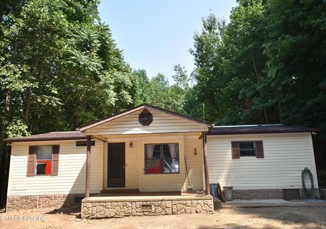 1st image of 213 Mountain Side Ln, Lake City, TN 37769 | MLS# 1349810