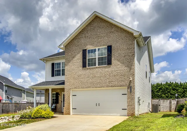 Photo 3 of Sale Pending at 4826 Stoneyhurst Ln, Knoxville, TN 37918 | MLS# 1349756 | Listing updated on 2026-09-16