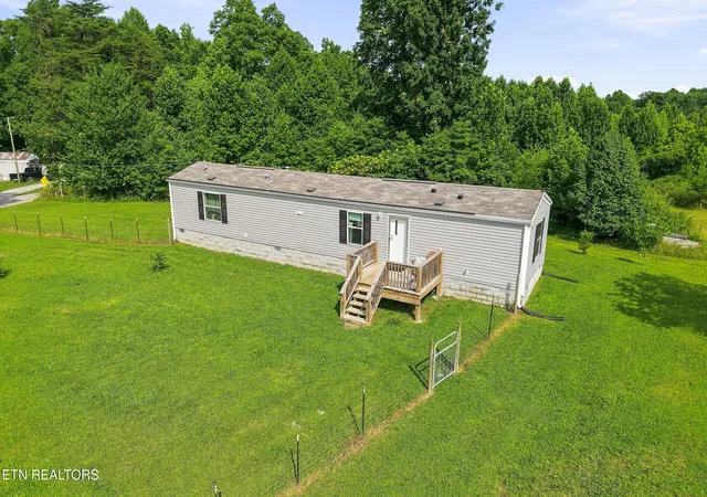 Photo 3 of Single family home for sale at 1181 W Ravenscroft Rd, Sparta, TN 38583 | MLS# 1349940 | Listing updated on 2026-08-30