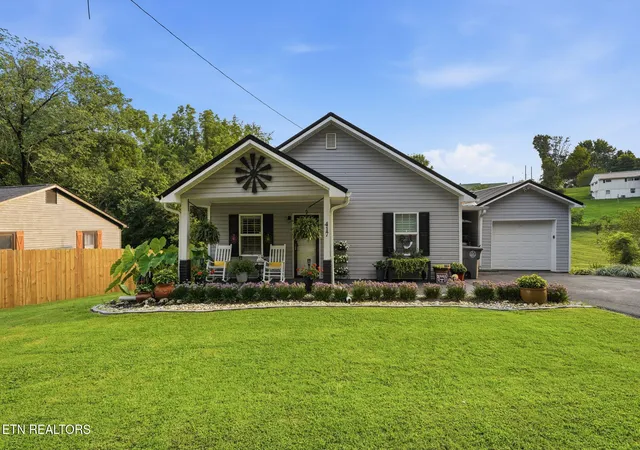 1st image of 417 Hammond Ave, Mount Carmel, TN 37645 | MLS# 1349761