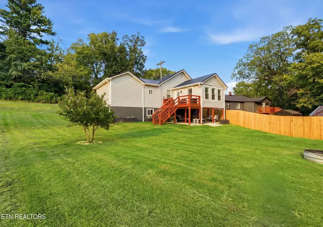 26th image of 417 Hammond Ave, Mount Carmel, TN 37645 | MLS# 1349761