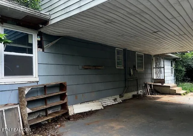 Photo 3 of Sale Pending at 2404 Victoria St, Knoxville, TN 37915 | MLS# 1349760 | Listing updated on 2026-09-11
