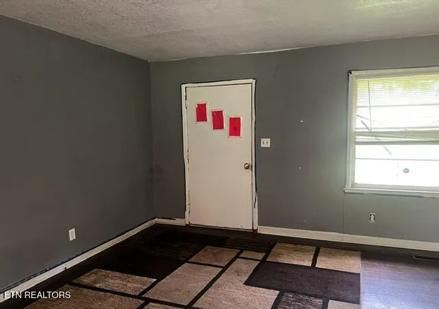Photo 4 of Sale Pending at 2404 Victoria St, Knoxville, TN 37915 | MLS# 1349760 | Listing updated on 2026-09-11
