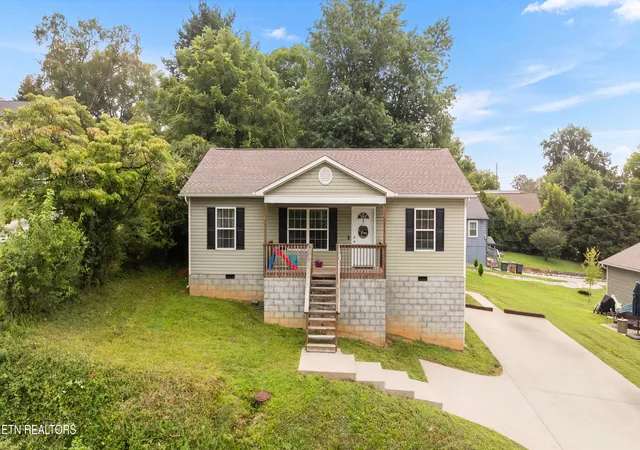 Photo 1 of Single family home for sale at 1714 Spring Hl Rd, Knoxville, TN 37914 | MLS# 1349878 | Listing updated on 2026-09-11