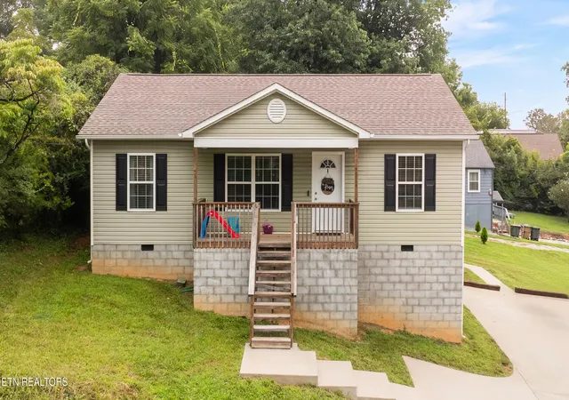 Photo 2 of Single family home for sale at 1714 Spring Hl Rd, Knoxville, TN 37914 | MLS# 1349878 | Listing updated on 2026-09-11