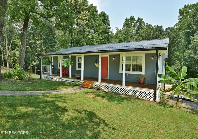 Photo 1 of Sale Pending at 700 Lake Forest Dr, Lenoir City, TN 37772 | MLS# 1349784 | Listing updated on 2026-09-19