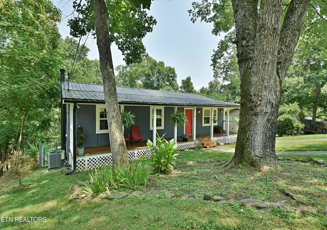 Photo 3 of Sale Pending at 700 Lake Forest Dr, Lenoir City, TN 37772 | MLS# 1349784 | Listing updated on 2026-09-19