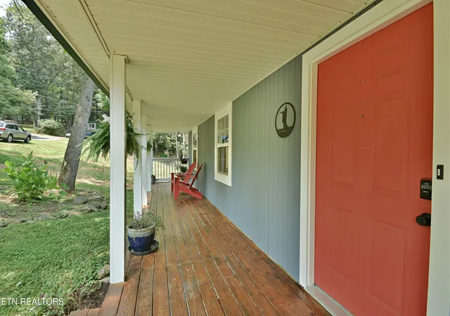 Photo 3 of Sale Pending at 700 Lake Forest Dr, Lenoir City, TN 37772 | MLS# 1349784 | Listing updated on 2026-09-19