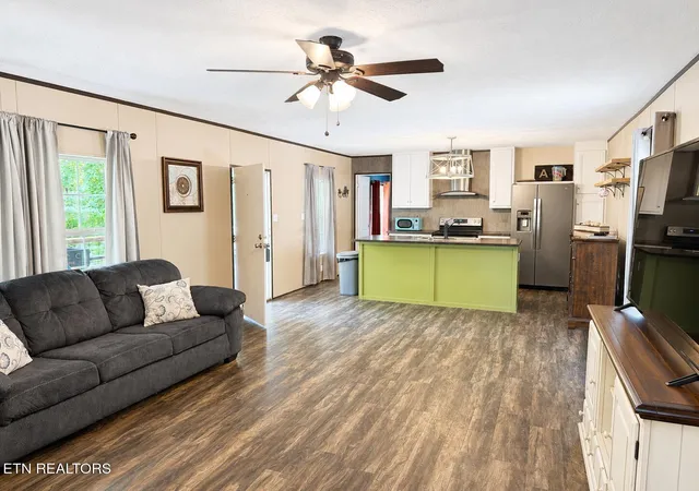 Photo 3 of Single family home for sale at 118 Skyline Dr, Crossville, TN 38572 | MLS# 1350165 | Listing updated on 2026-09-04