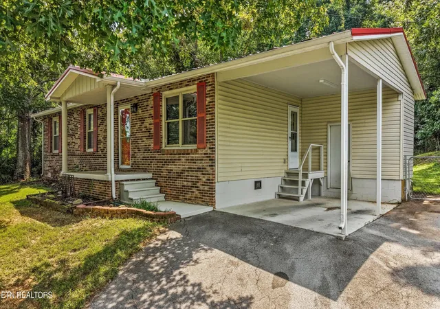 2nd image of 608 W 10th Ave, Lenoir City, TN 37771 | MLS# 1349837