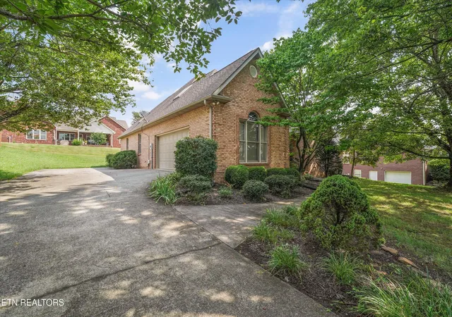 2nd image of 823 Royal View Dr, Maryville, TN 37801 | MLS# 1349929