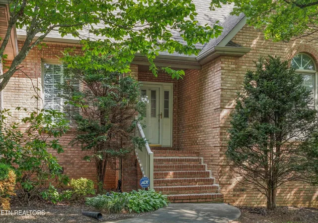 Photo 3 of Single family home for sale at 823 Royal View Dr, Maryville, TN 37801 | MLS# 1349929 | Listing updated on 2026-09-21