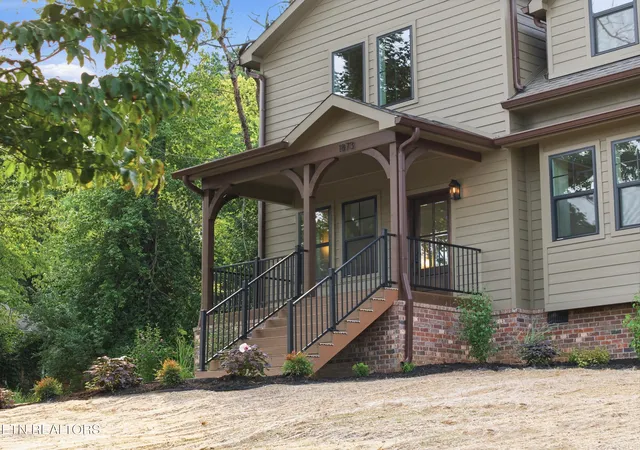 Photo 2 of Sale Pending at 1873 Prospect Pl, Knoxville, TN 37915 | MLS# 1349852 | Listing updated on 2026-09-16