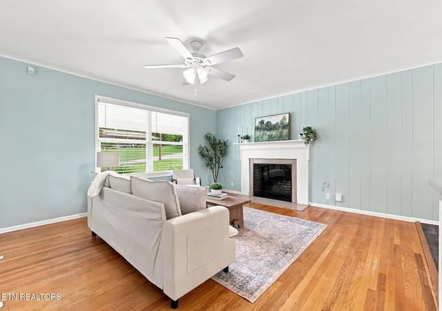 Photo 3 of Sale Pending at 217 Clearfield Rd, Knoxville, TN 37922 | MLS# 1351078 | Listing updated on 2026-09-08