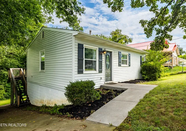 2nd image of 410 Landau Dr, Maryville, TN 37801 | MLS# 1351275