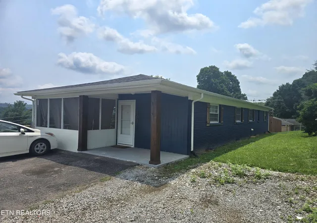 2nd image of 221 Rose Dr, Tazewell, TN 37879 | MLS# 1349853