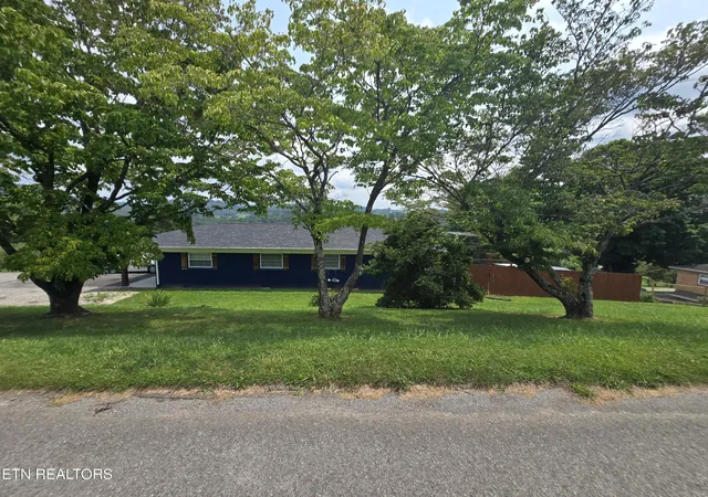 Photo 3 of Single family home for sale at 221 Rose Dr, Tazewell, TN 37879 | MLS# 1349853 | Listing updated on 2026-08-17
