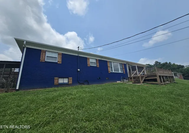Photo 3 of Single family home for sale at 221 Rose Dr, Tazewell, TN 37879 | MLS# 1349853 | Listing updated on 2026-08-17