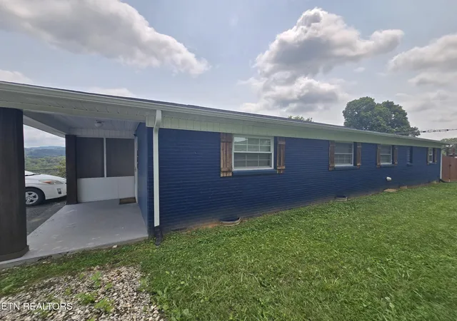 Photo 4 of Single family home for sale at 221 Rose Dr, Tazewell, TN 37879 | MLS# 1349853 | Listing updated on 2026-08-17