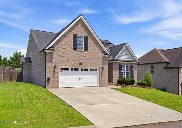 Photo 3 of Single family home for sale at 2337 Hickory Crst Ln, Knoxville, TN 37932 | MLS# 1349901 | Listing updated on 2026-09-08