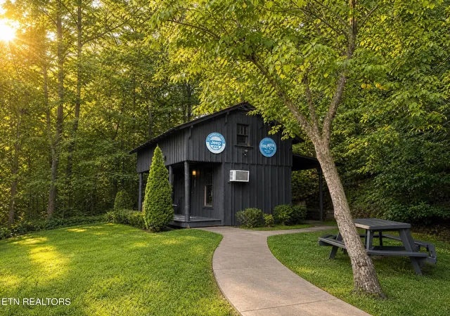 Photo 3 of Single family home for sale at 3059 Pittman Ctr Rd, Sevierville, TN 37876 | MLS# 1349903 | Listing updated on 2026-08-27