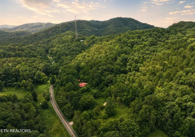 Photo 3 of Single family home for sale at 3059 Pittman Ctr Rd, Sevierville, TN 37876 | MLS# 1349903 | Listing updated on 2026-08-27