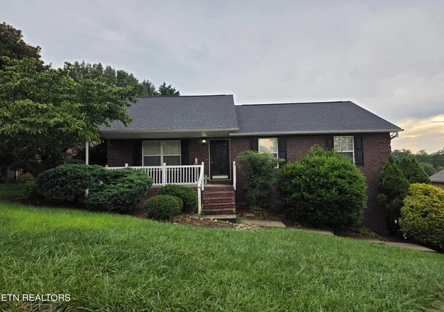 Photo 1 of Single family home for sale at 7009 Wrens Crk Ln, Knoxville, TN 37918 | MLS# 1350022 | Listing updated on 2026-09-18