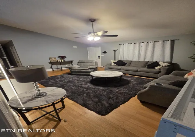 Photo 3 of Single family home for sale at 7009 Wrens Crk Ln, Knoxville, TN 37918 | MLS# 1350022 | Listing updated on 2026-09-18