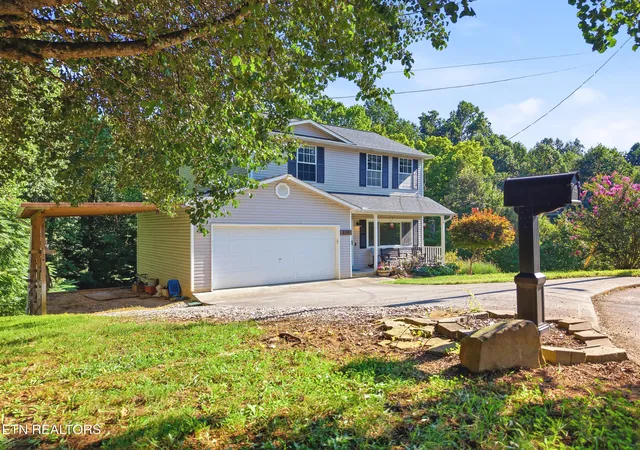 Photo 3 of Single family home for sale at 8201 Tangle Grv Ln, Powell, TN 37849 | MLS# 1350442 | Listing updated on 2026-09-18