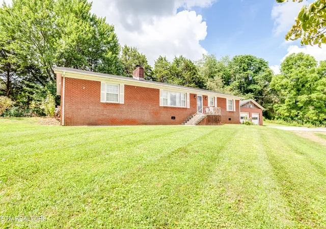 Photo 2 of Single family home for sale at 4512 Cabbage Dr, Knoxville, TN 37938 | MLS# 1350114 | Listing updated on 2026-08-31
