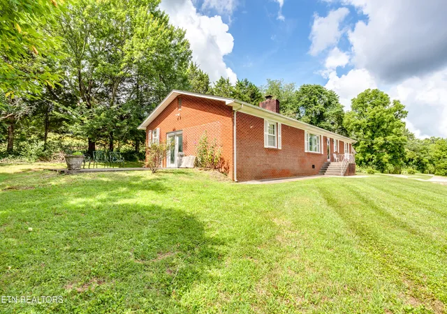 Photo 3 of Single family home for sale at 4512 Cabbage Dr, Knoxville, TN 37938 | MLS# 1350114 | Listing updated on 2026-08-31
