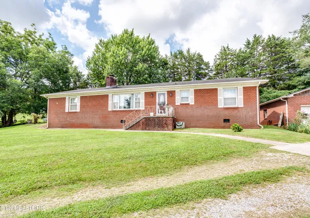 Photo 3 of Single family home for sale at 4512 Cabbage Dr, Knoxville, TN 37938 | MLS# 1350114 | Listing updated on 2026-08-31