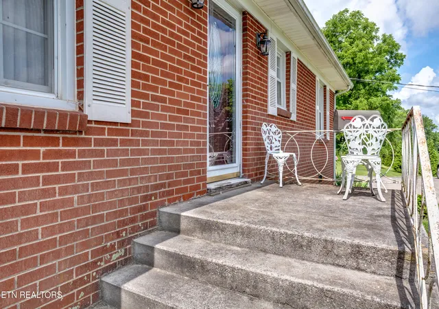 Photo 4 of Single family home for sale at 4512 Cabbage Dr, Knoxville, TN 37938 | MLS# 1350114 | Listing updated on 2026-08-31