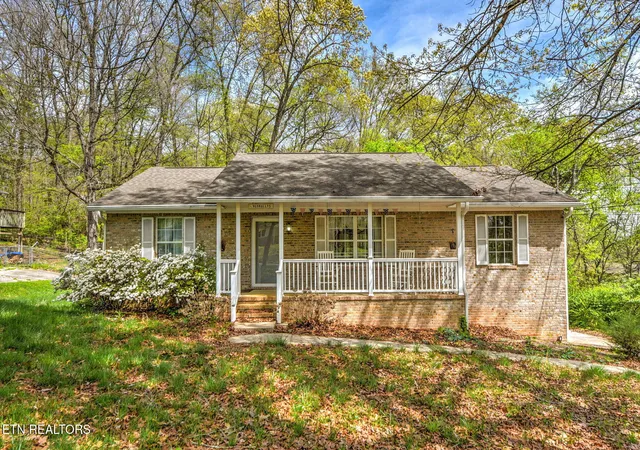 Photo 2 of Sale Pending at 5908 Tallent Rd, Knoxville, TN 37912 | MLS# 1350227 | Listing updated on 2026-08-05
