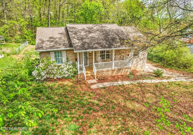 Photo 3 of Sale Pending at 5908 Tallent Rd, Knoxville, TN 37912 | MLS# 1350227 | Listing updated on 2026-08-05