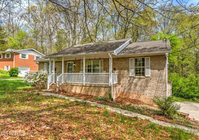 Photo 3 of Sale Pending at 5908 Tallent Rd, Knoxville, TN 37912 | MLS# 1350227 | Listing updated on 2026-08-05