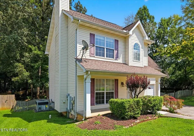Photo 3 of Sale Pending at 8234 Gallaher Sta Dr, Knoxville, TN 37919 | MLS# 1350271 | Listing updated on 2026-08-24
