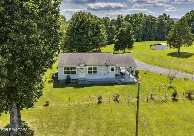 2nd image of 747 E Evans St, Rockwood, TN 37854 | MLS# 1350391