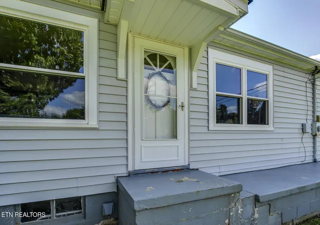 Photo 4 of Sale Pending at 747 E Evans St, Rockwood, TN 37854 | MLS# 1350391 | Listing updated on 2026-08-29