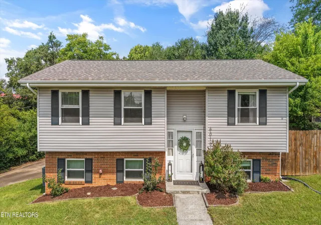Photo 1 of Single family home for sale at 6019 Cougar Dr, Knoxville, TN 37921 | MLS# 1350006 | Listing updated on 2026-09-01