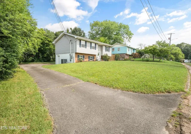 Photo 2 of Single family home for sale at 6019 Cougar Dr, Knoxville, TN 37921 | MLS# 1350006 | Listing updated on 2026-09-01