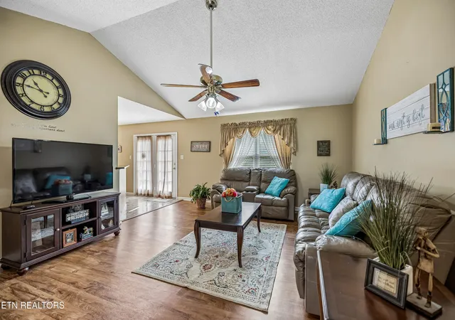 4th image of 380 Willingham Dr, Lenoir City, TN 37771 | MLS# 1350837